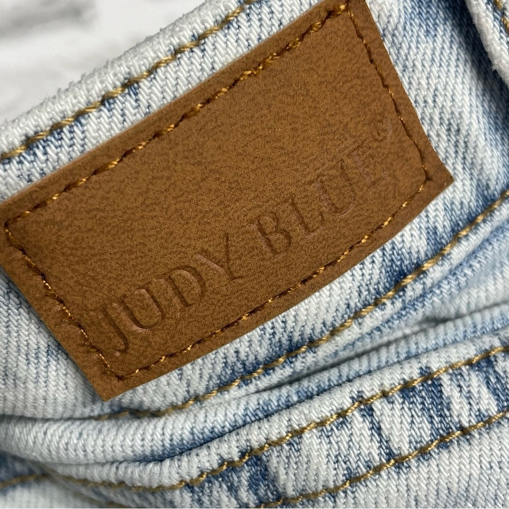 Judy Blue Faded Blue Denim Jeans size 13/31. Preowned. Slim fit. Acid washed. - Picture 8 of 12